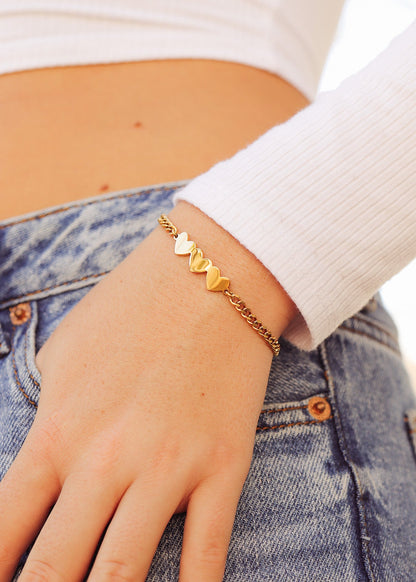 18K Gold PVD Stainless Steel Engravable 3 Hearts on Curb Chain Bracelet / SBB0367