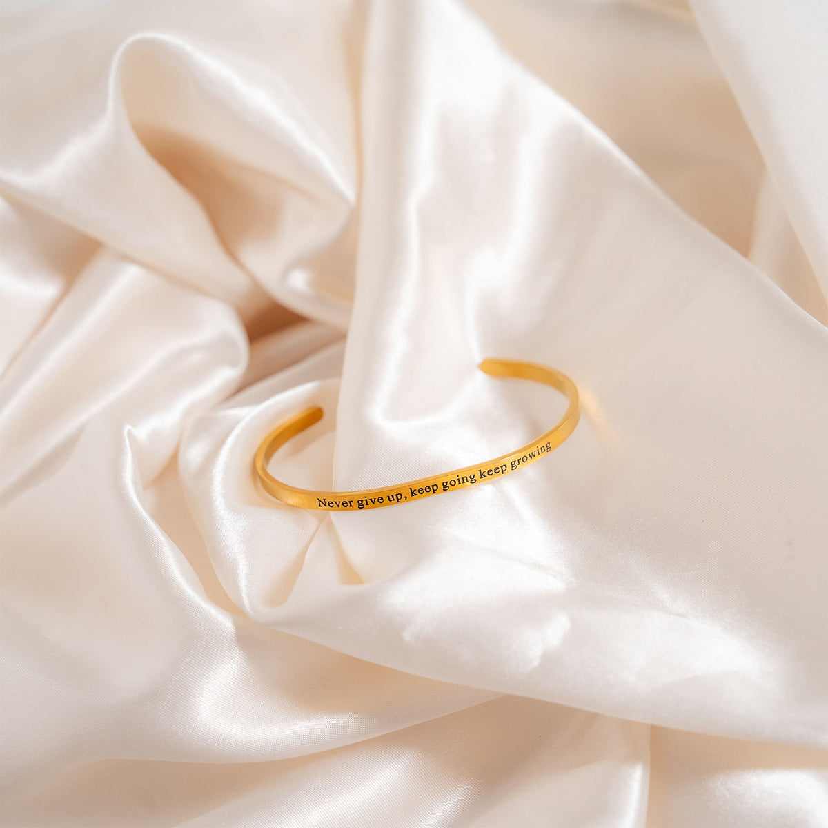 18K Gold PVD Never give up Engraved Bangle Bracelet / BRJ1032