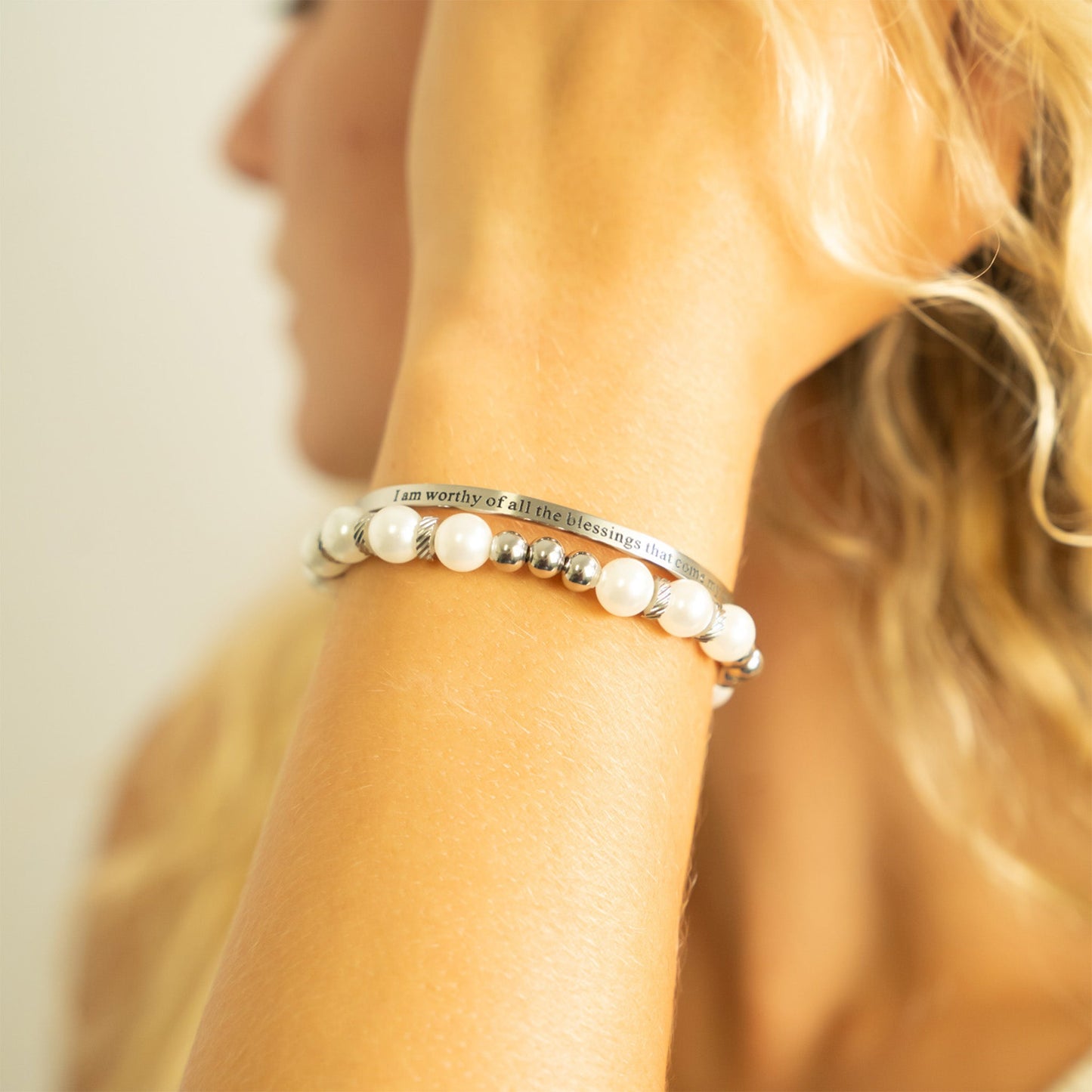 18K Gold PVD 8mm Kiska Glass Pearl Beaded Stretch Bracelet / BRJ1086