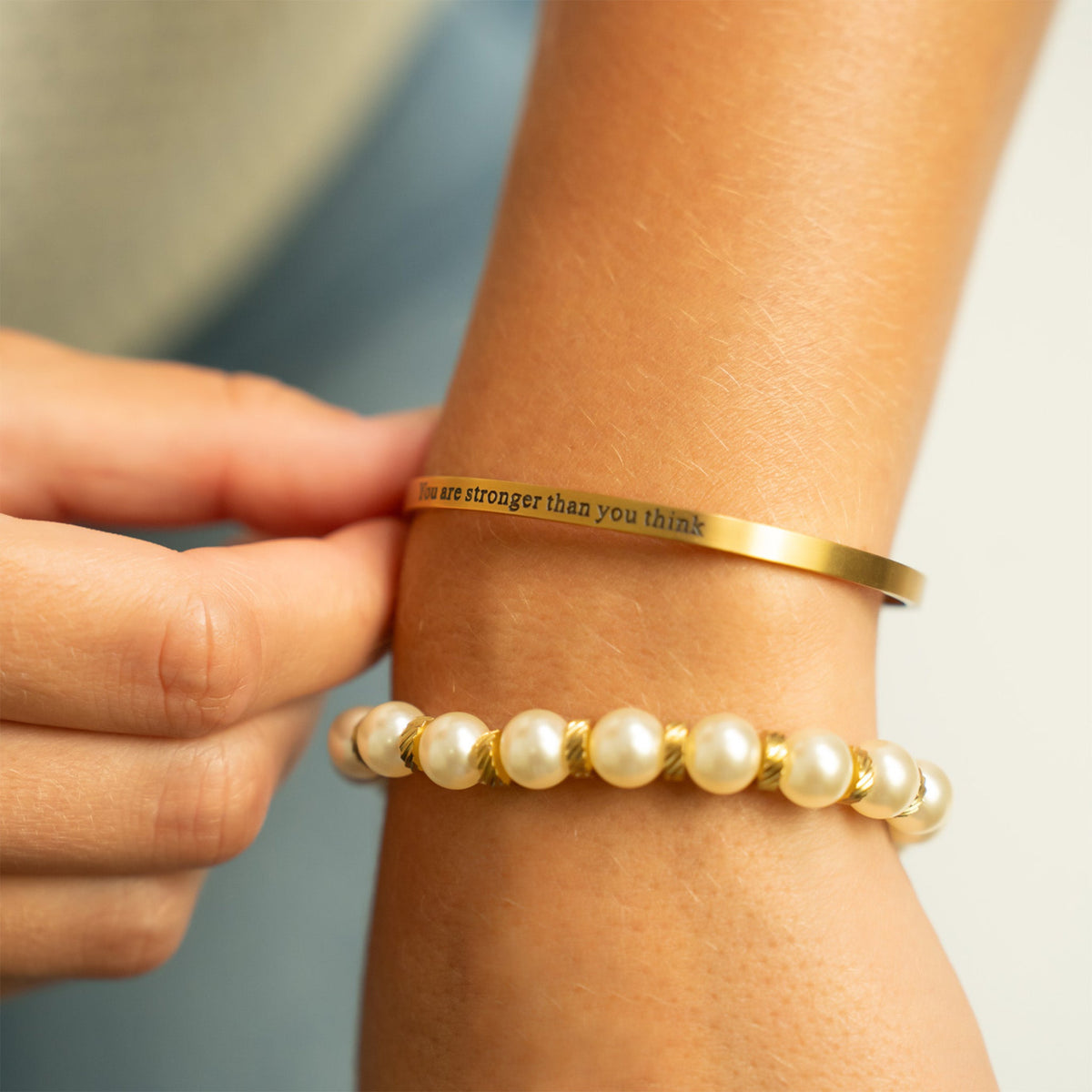 18K Gold PVD 8mm Kiska Glass Pearl Beaded Stretch Bracelet / BRJ1082