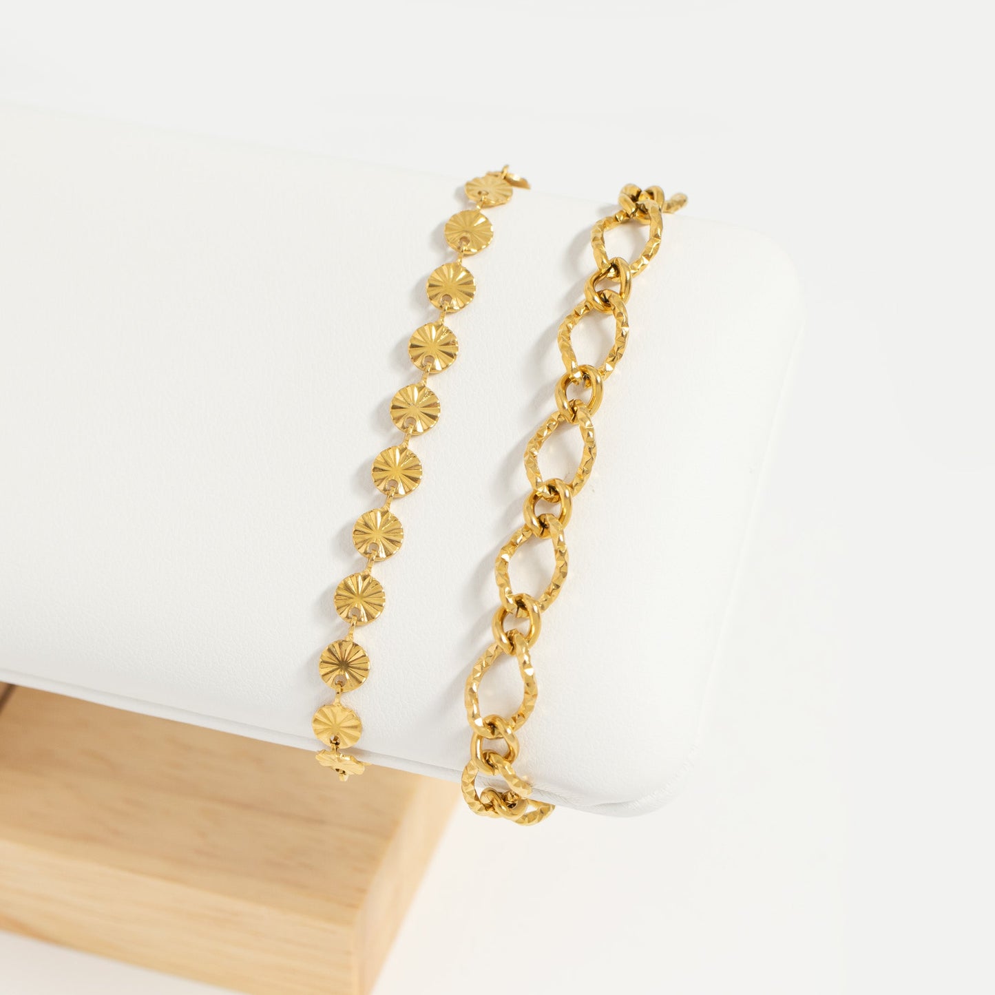 18K Gold PVD Stainless Steel Hammered Oval Chain Bracelet / BRJ1066