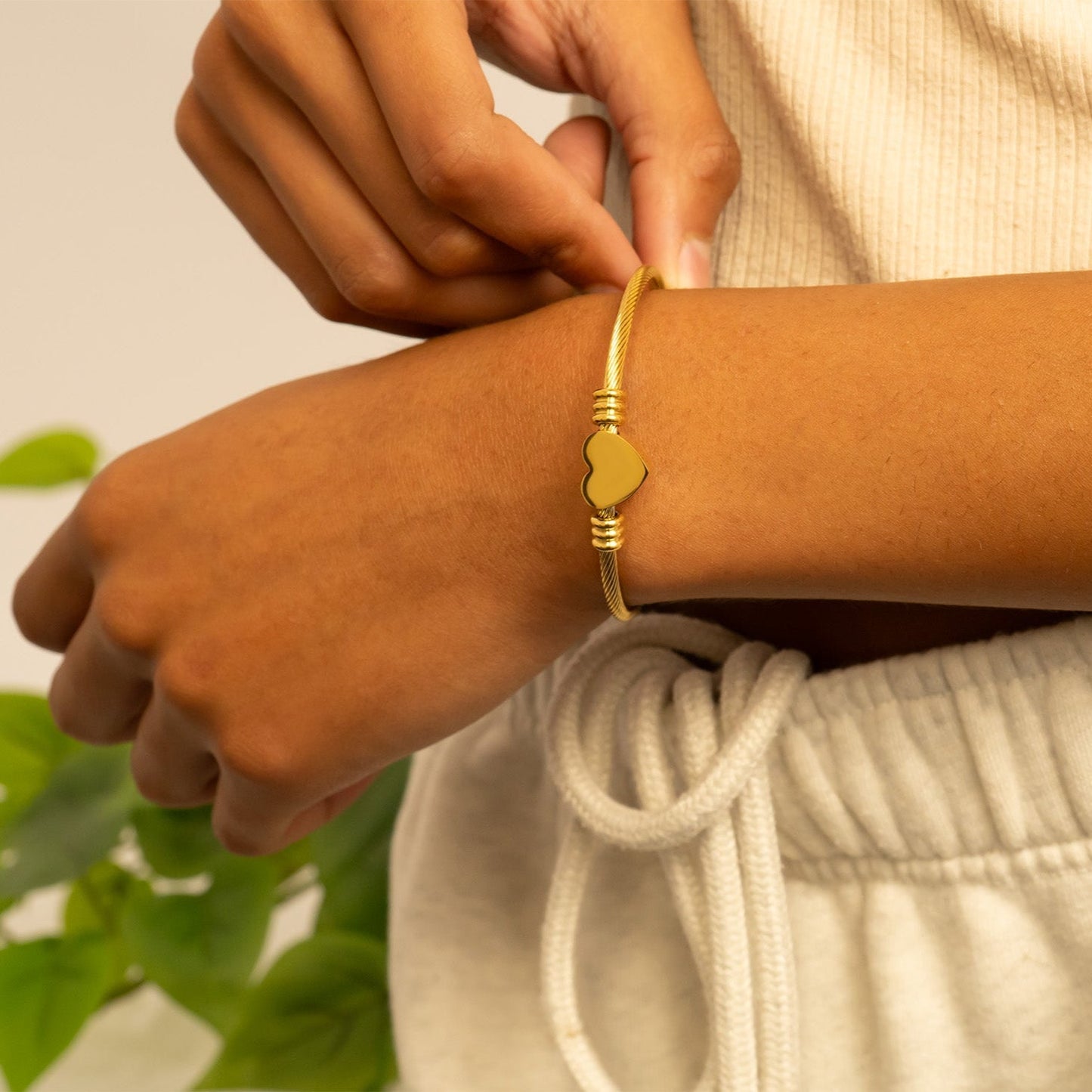 18K Gold PVD Stainless Steel Engraveable Heart Cuff Bracelet / BRJ1077