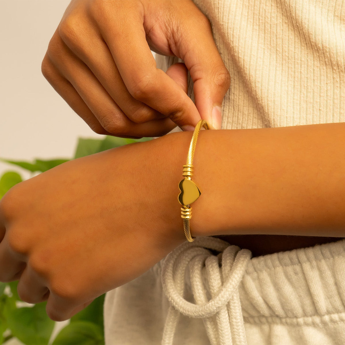18K Gold PVD Stainless Steel Engraveable Heart Cuff Bracelet / BRJ1077