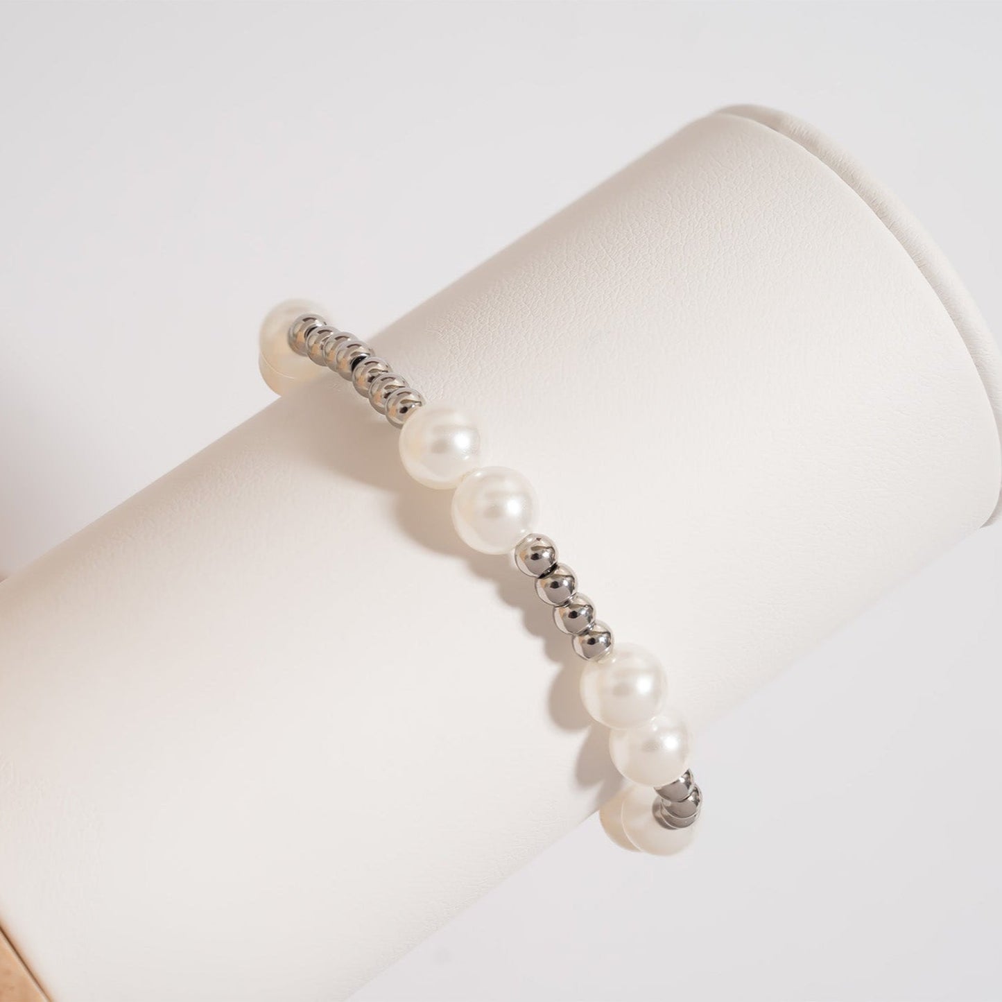 18K Gold PVD 8mm Kiska Glass Pearl Beaded Stretch Bracelet / BRJ1083