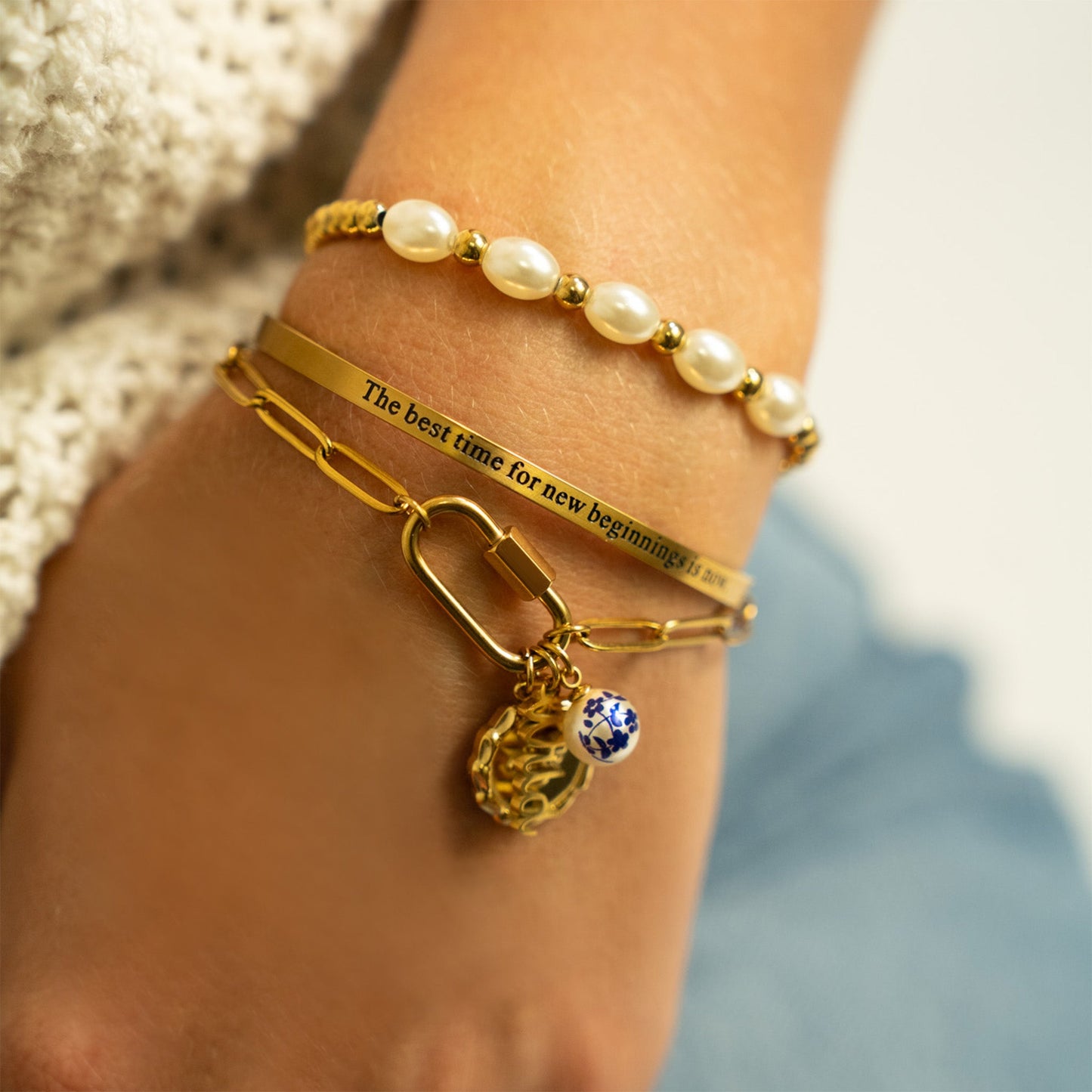 18K Gold PVD 8mm Kiska Glass Pearl Beaded Stretch Bracelet / BRJ1085