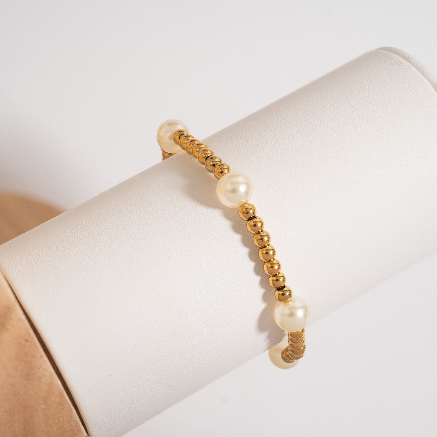 18K Gold PVD 8mm Kiska Glass Pearl Beaded Stretch Bracelet / BRJ1087