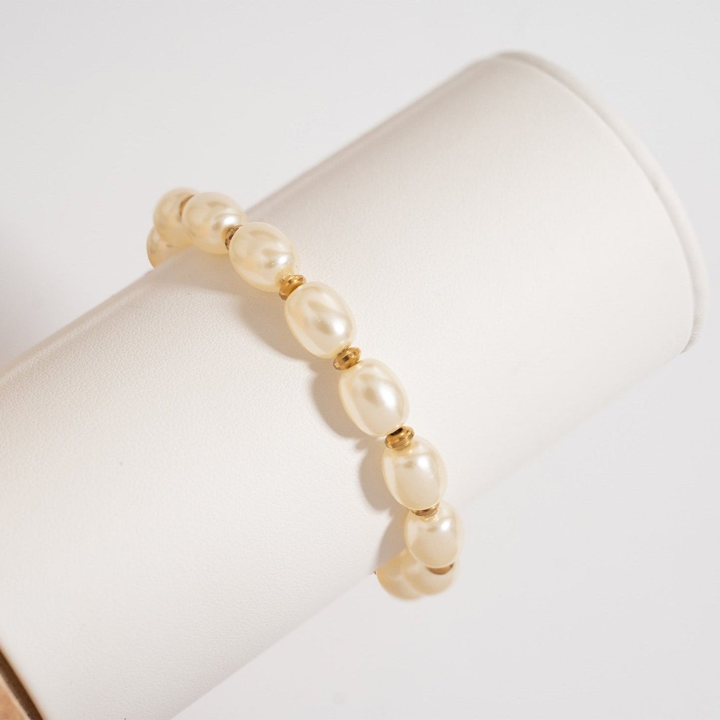 18K Gold PVD 8mm Kiska Glass Pearl Beaded Stretch Bracelet / BRJ1088