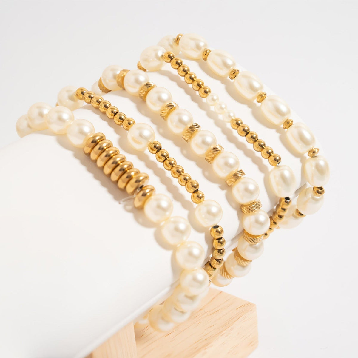 18K Gold PVD 8mm Kiska Glass Pearl Beaded Stretch Bracelet / BRJ1088