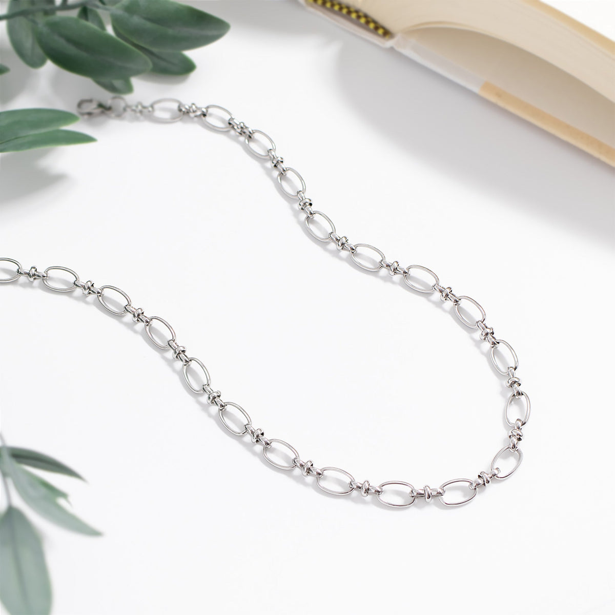 18K Gold PVD Stainless Steel Circle Charm Chain Necklace / CHN0104
