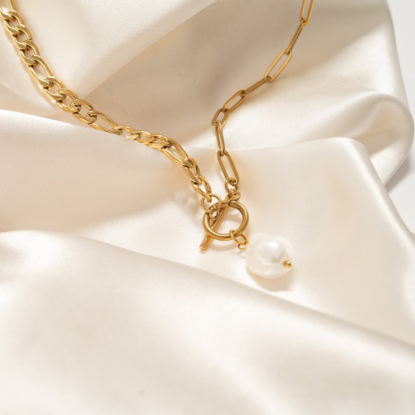 18K Gold PVD Stainless Carabiner Necklace Freshwater Pearl / CHN0111