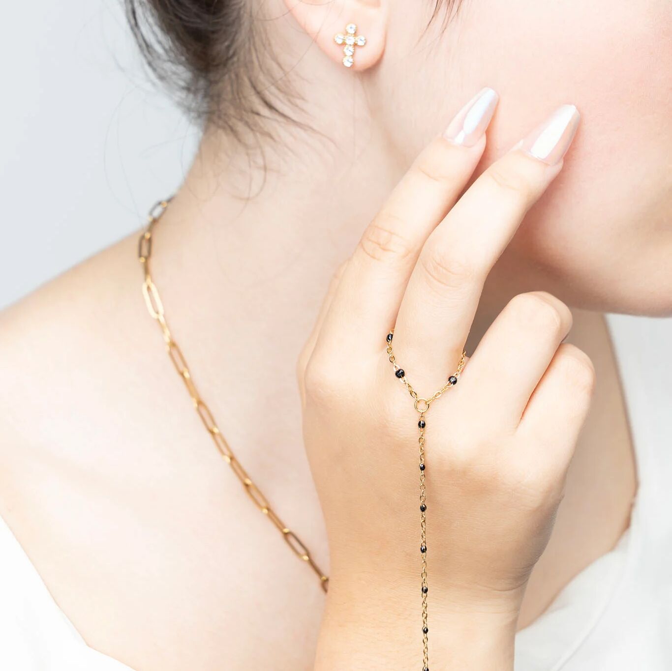 18K Gold PVD Stainless Steel Black Beaded Hand Chain / CHN0121