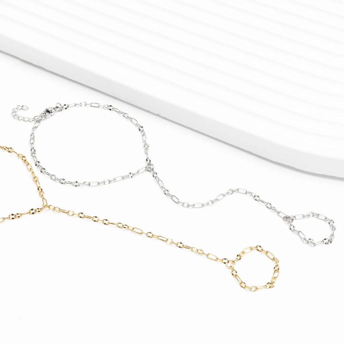 18K Gold PVD Stainless Steel Smooth Lip Hand Chain / CHN0123