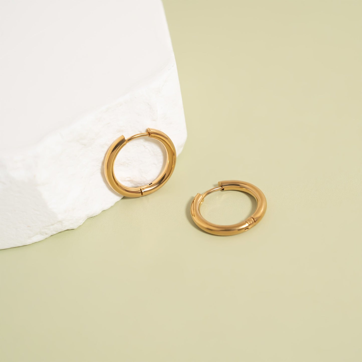 18K Gold PVD Stainless Steel Circle Huggie Hoop Earrings / ERJ0022