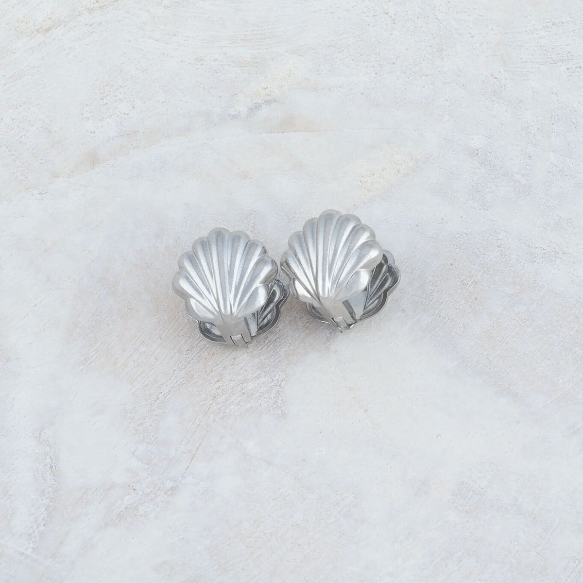 18K Gold PVD Stainless Steel Shell Huggies Earrings / ERJ0066