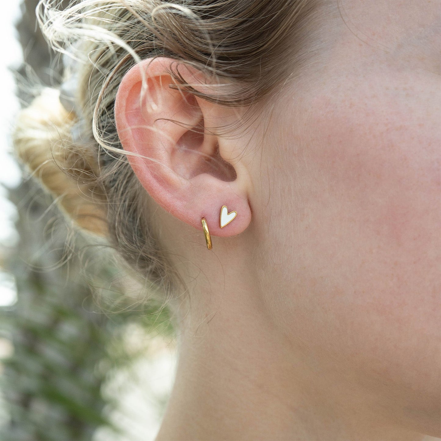 18K Gold PVD Stainless Steel White Enamel Heart Studs / ERJ0081
