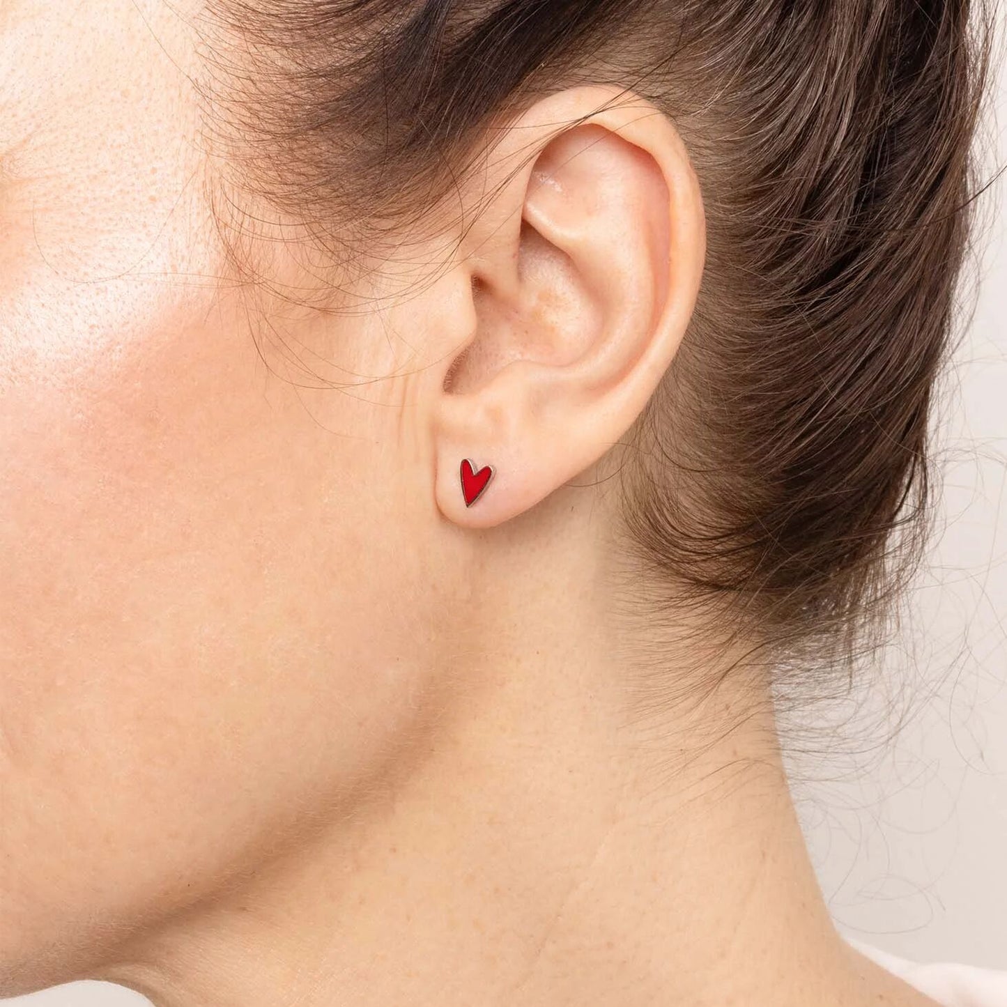 18K Gold PVD Stainless Steel White Enamel Heart Studs / ERJ0081