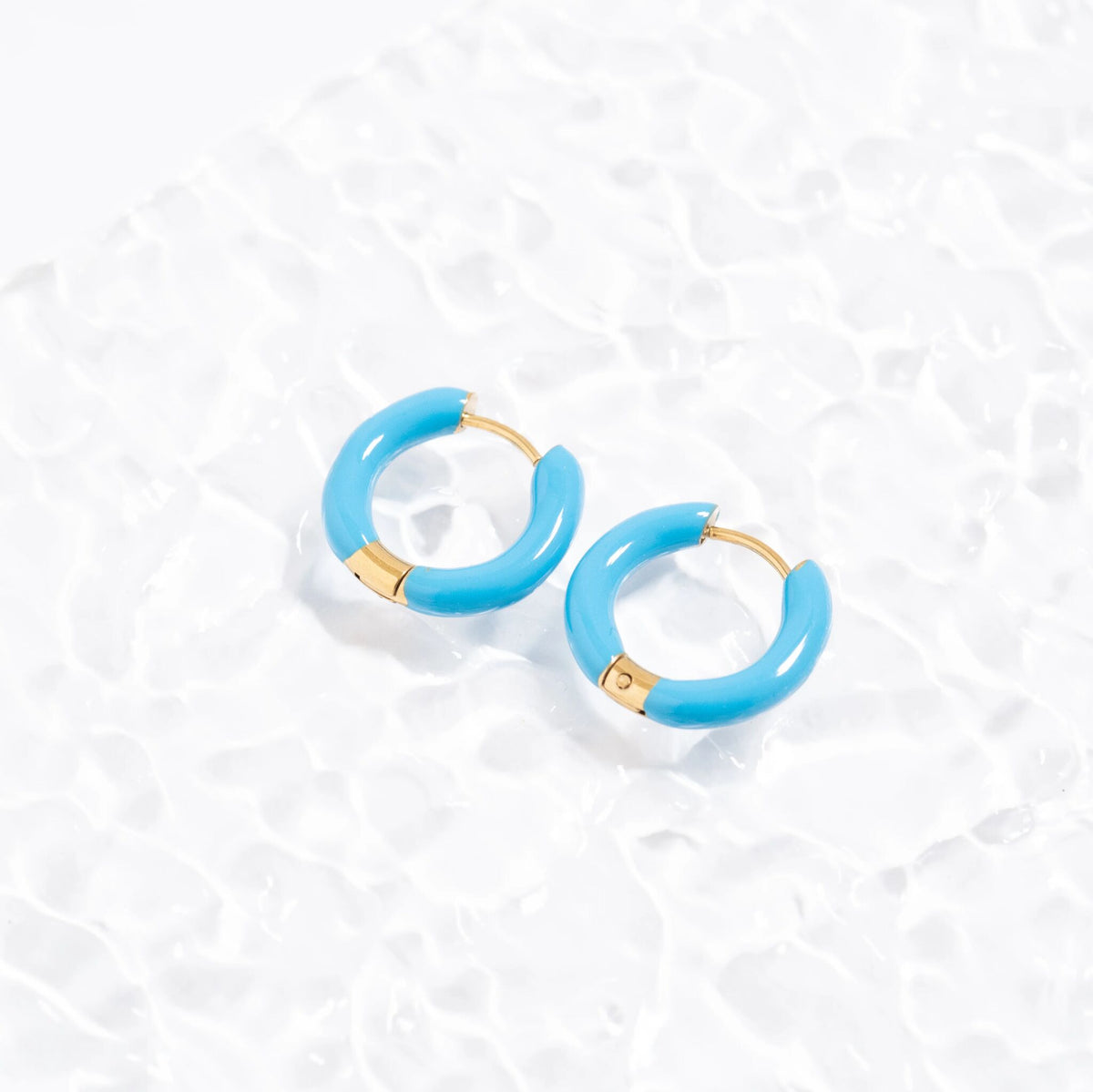 18K Gold PVD Stainless Steel Blue Epoxy Huggie Hoop Earrings / ERJ0096