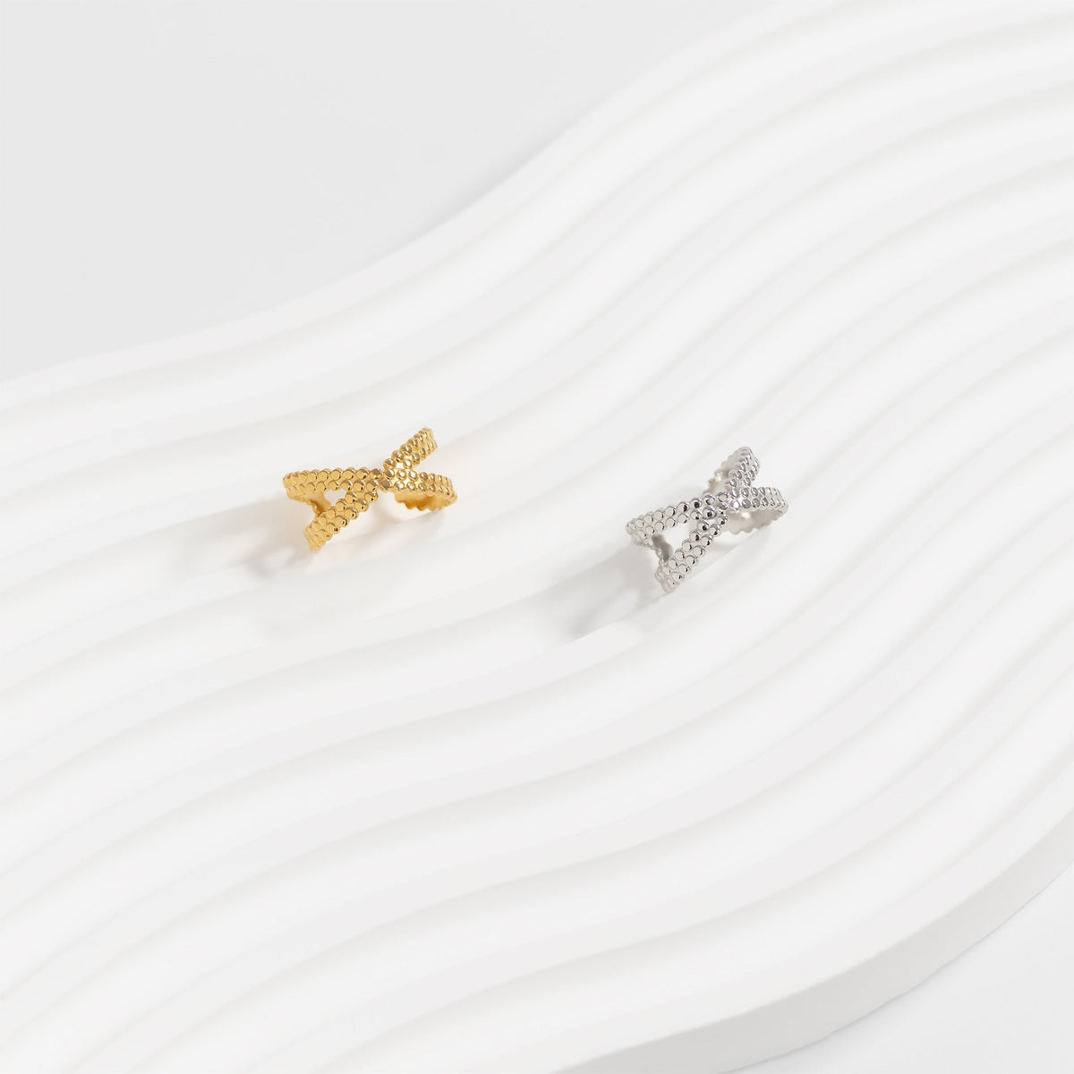 18K Gold PVD Stainless Steel Cross Over Toe Ring / KSS0013