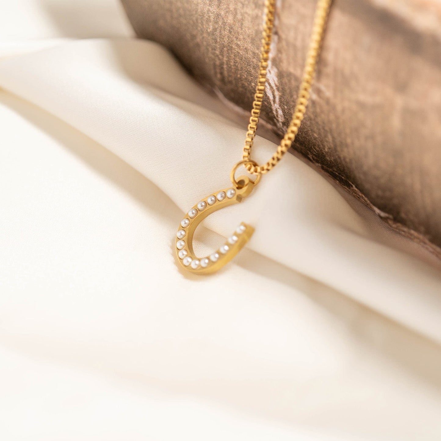 18K Gold PVD Stainless Steel Pearl Horseshoe Charm / PDL0251