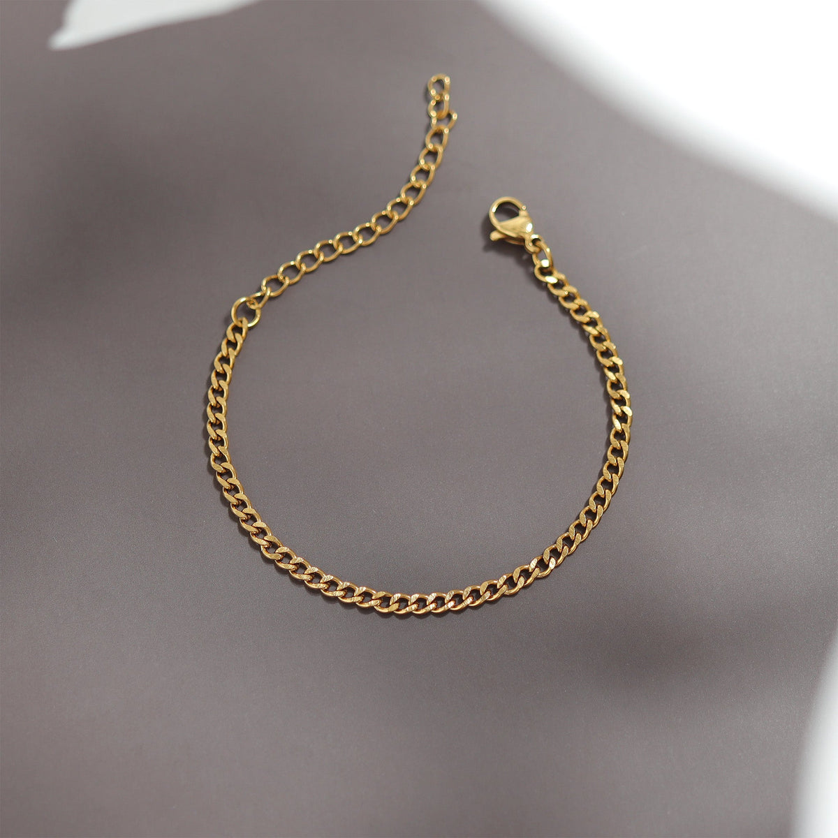 18K Gold PVD Stainless Steel Diamond Cut Curb Chain Bracelet / BRJ9098